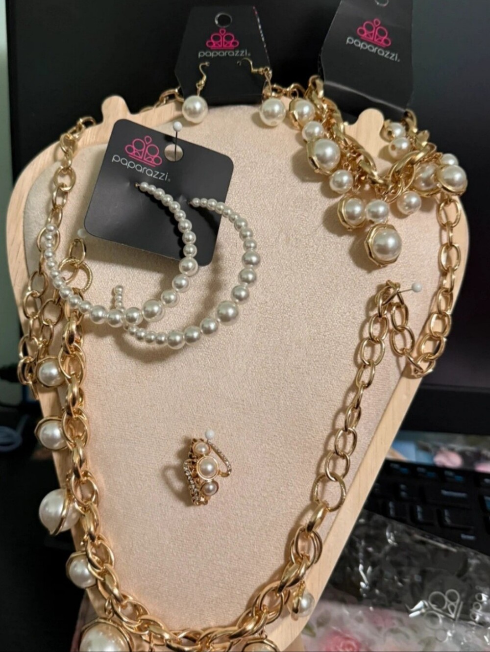 5 Piece Paparazzi Gold & Pearl Jewelry Set